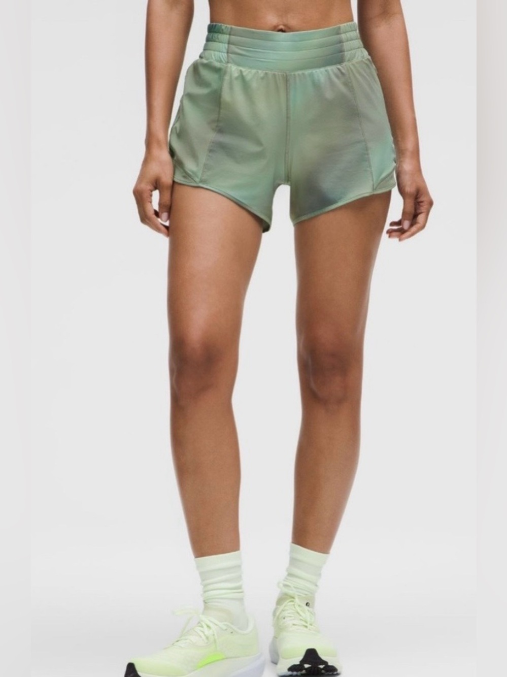 Lululemon Hotty Hot HR Short 2.5” lined in Chroma Drift Green Multi & Palm Court